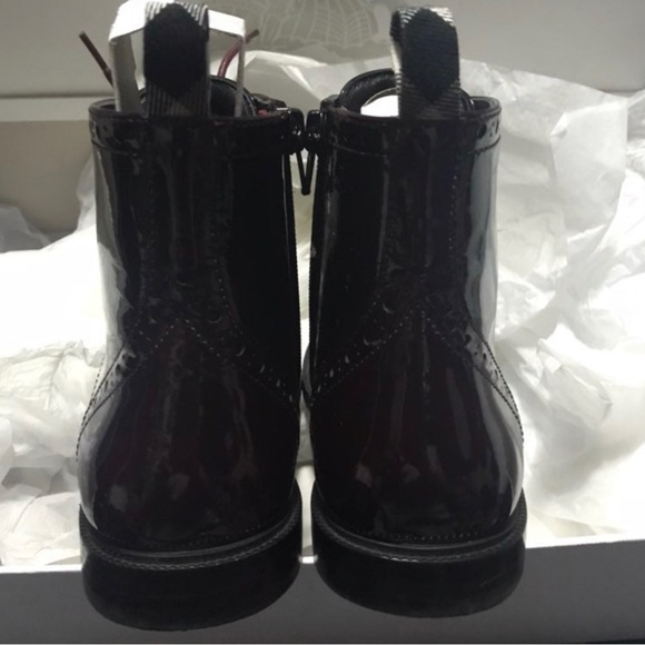 Burberry youth boots size35 will fit womens5.0/5.5  in kids about a size3.5/4.0 - Picture 4 of 7